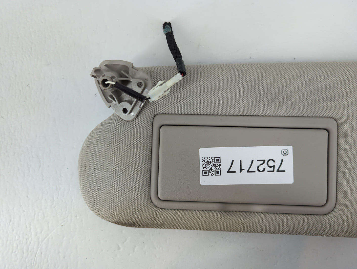 2019-2020 Infiniti Qx50 Sun Visor Shade Replacement Driver Left Mirror Fits Fits 2019 2020 OEM Used Auto Parts - Oemusedautoparts1.com