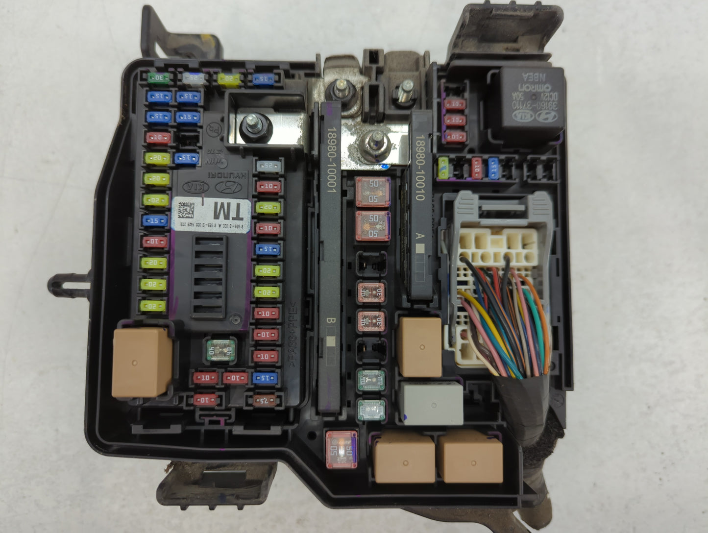 2019-2020 Hyundai Santa Fe Fusebox Fuse Box Panel Relay Module P/N:9120082590TA Fits Fits 2019 2020 OEM Used Auto Parts - Oemusedautoparts1.com