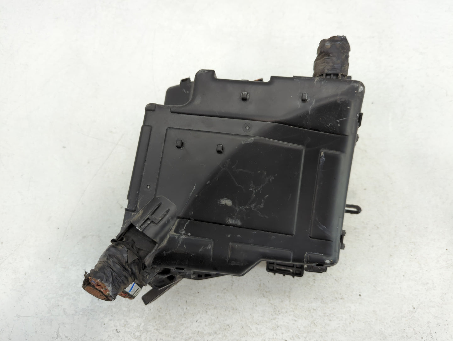 2019-2020 Hyundai Santa Fe Fusebox Fuse Box Panel Relay Module P/N:9120082590TA Fits Fits 2019 2020 OEM Used Auto Parts - Oemusedautoparts1.com