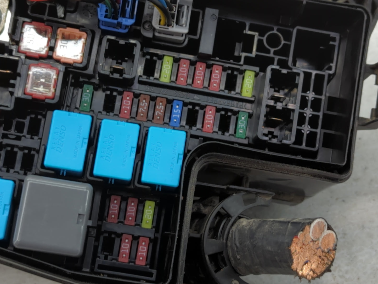 2009-2013 Toyota Corolla Fusebox Fuse Box Panel Relay Module P/N:7588 3813, PP-TD10 Fits Fits 2009 2010 2011 2012 2013 2014 OEM Used Auto Parts - Oemusedautoparts1.com