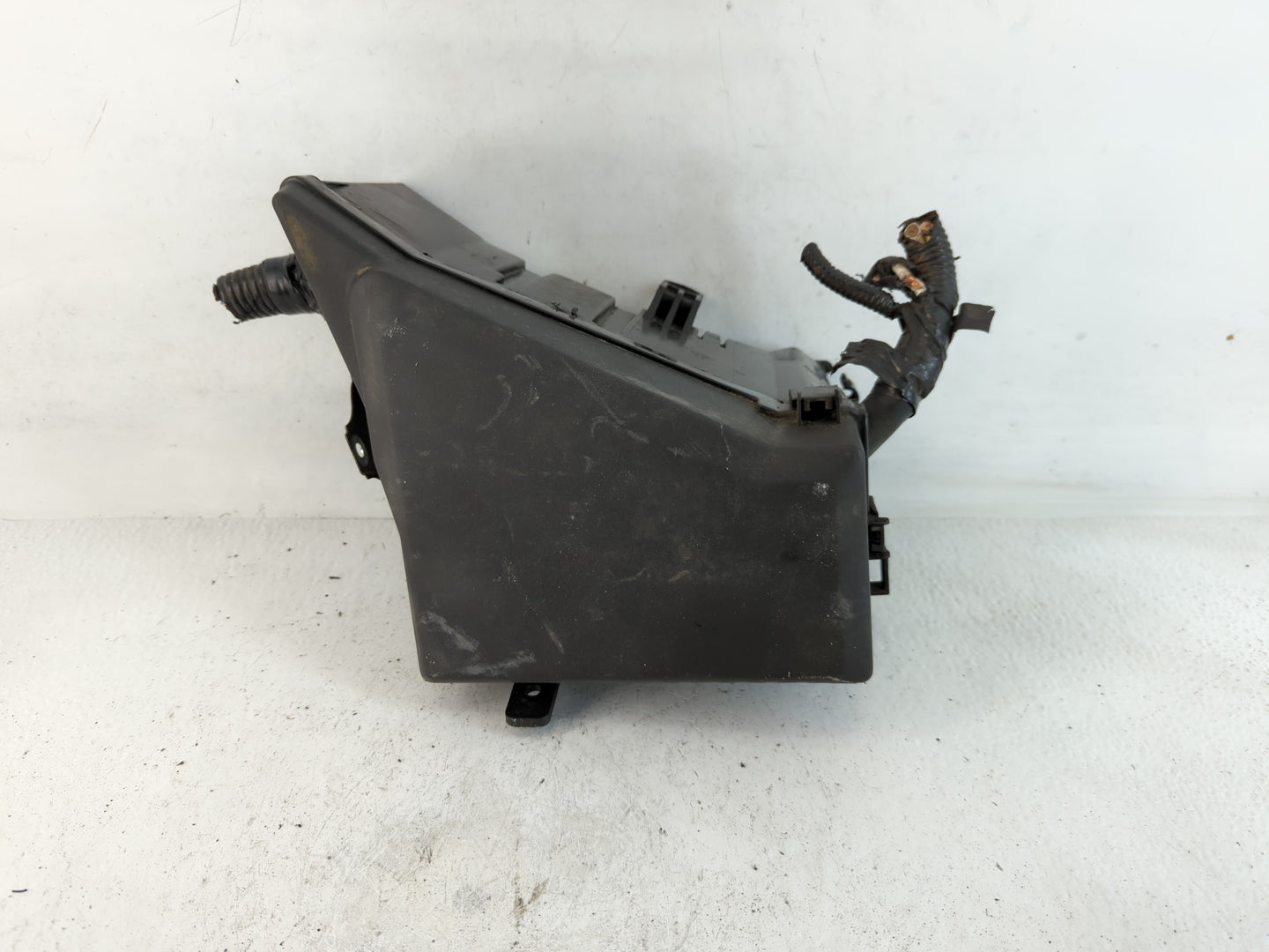 2009 Subaru Forester Fusebox Fuse Box Panel Relay Module P/N:MB502071B Fits Fits 2008 OEM Used Auto Parts - Oemusedautoparts1.com