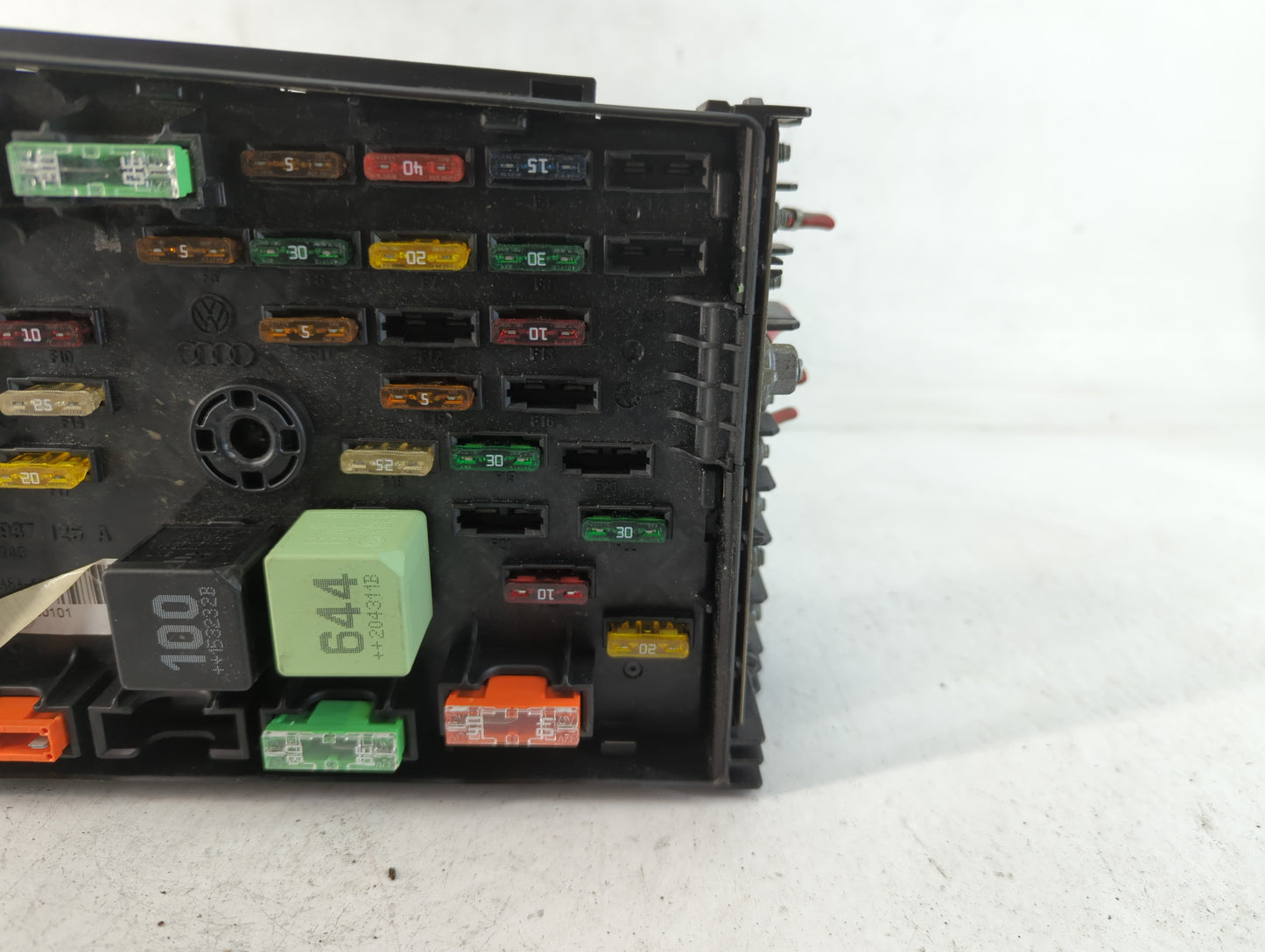 2012-2018 Volkswagen Tiguan Fusebox Fuse Box Panel Relay Module P/N:3D024526250815 6358-5371 Fits OEM Used Auto Parts - Oemusedautoparts1.com