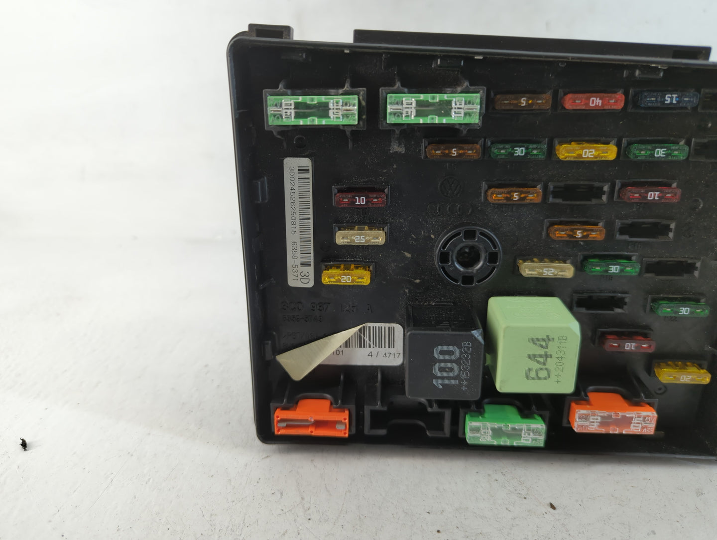 2012-2018 Volkswagen Tiguan Fusebox Fuse Box Panel Relay Module P/N:3D024526250815 6358-5371 Fits OEM Used Auto Parts - Oemusedautoparts1.com