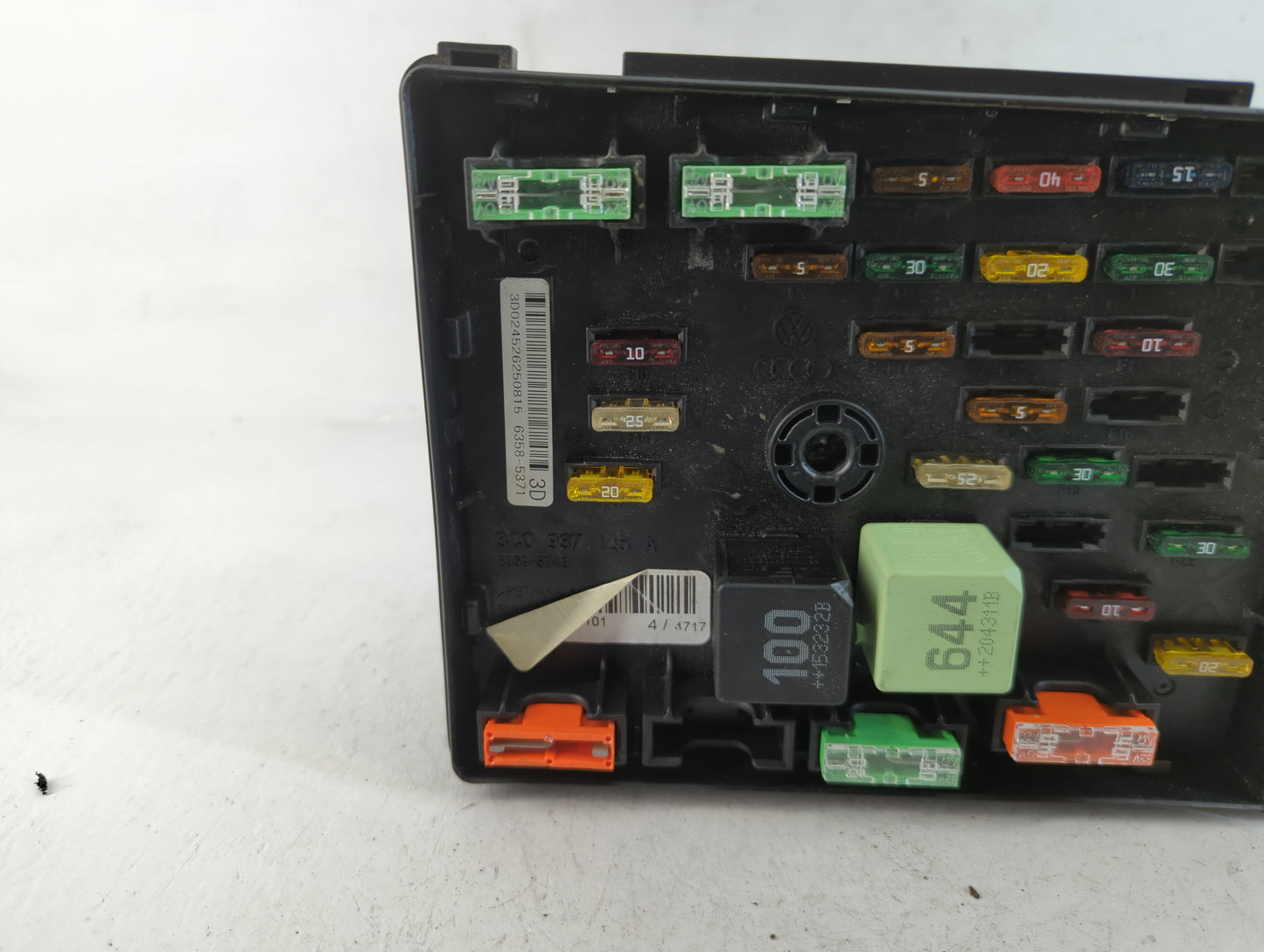 2012-2018 Volkswagen Tiguan Fusebox Fuse Box Panel Relay Module P/N:3D024526250815 6358-5371 Fits OEM Used Auto Parts - Oemusedautoparts1.com