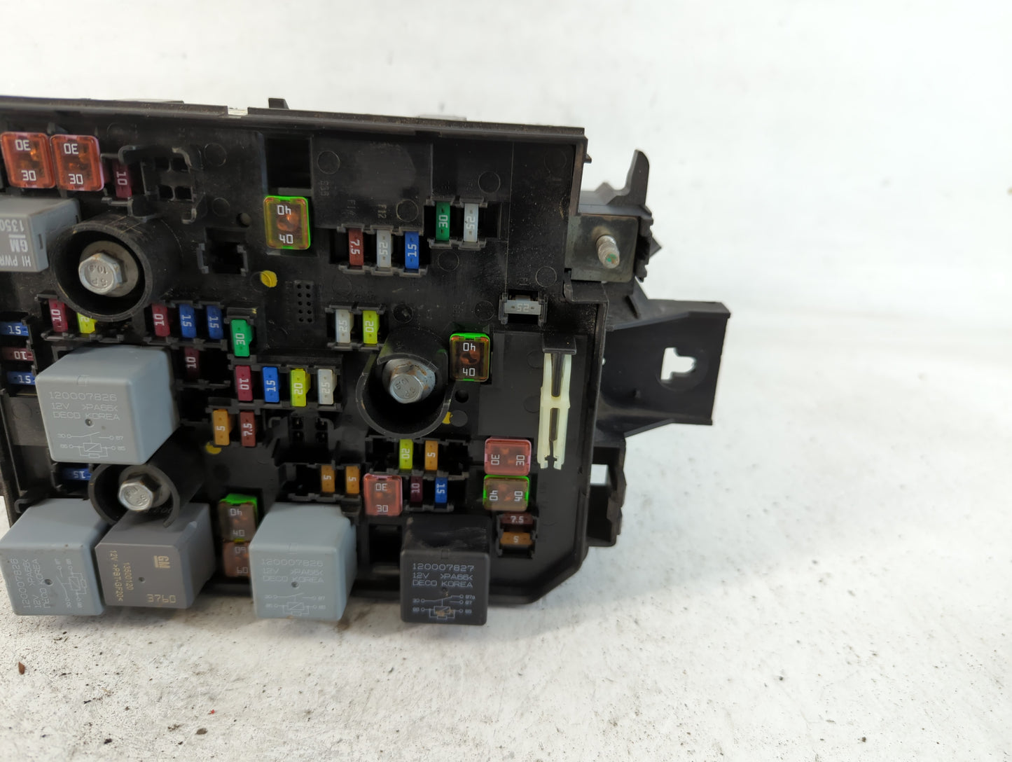 2013-2015 Chevrolet Trax Fusebox Fuse Box Panel Relay Module P/N:30959L 9513133 Fits Fits 2013 2014 2015 OEM Used Auto Parts - Oemusedautoparts1.com