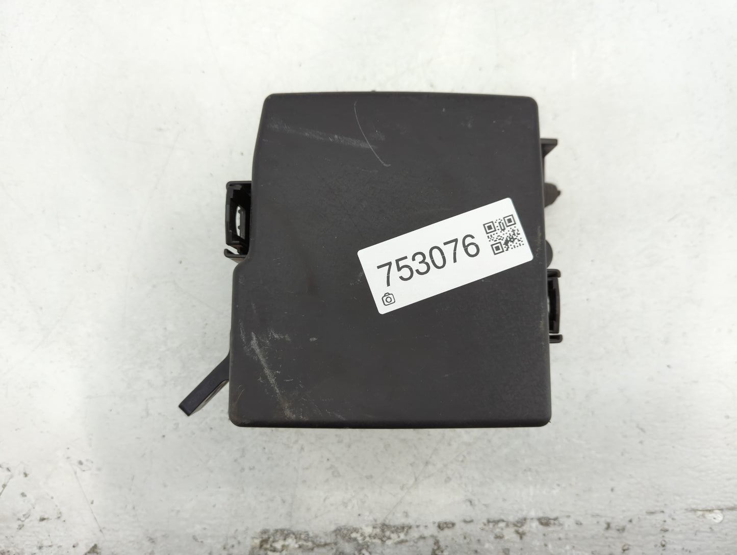 2013 Hyundai Santa Fe Fusebox Fuse Box Panel Relay Module P/N:VS912004Z100ZA Fits OEM Used Auto Parts - Oemusedautoparts1.com