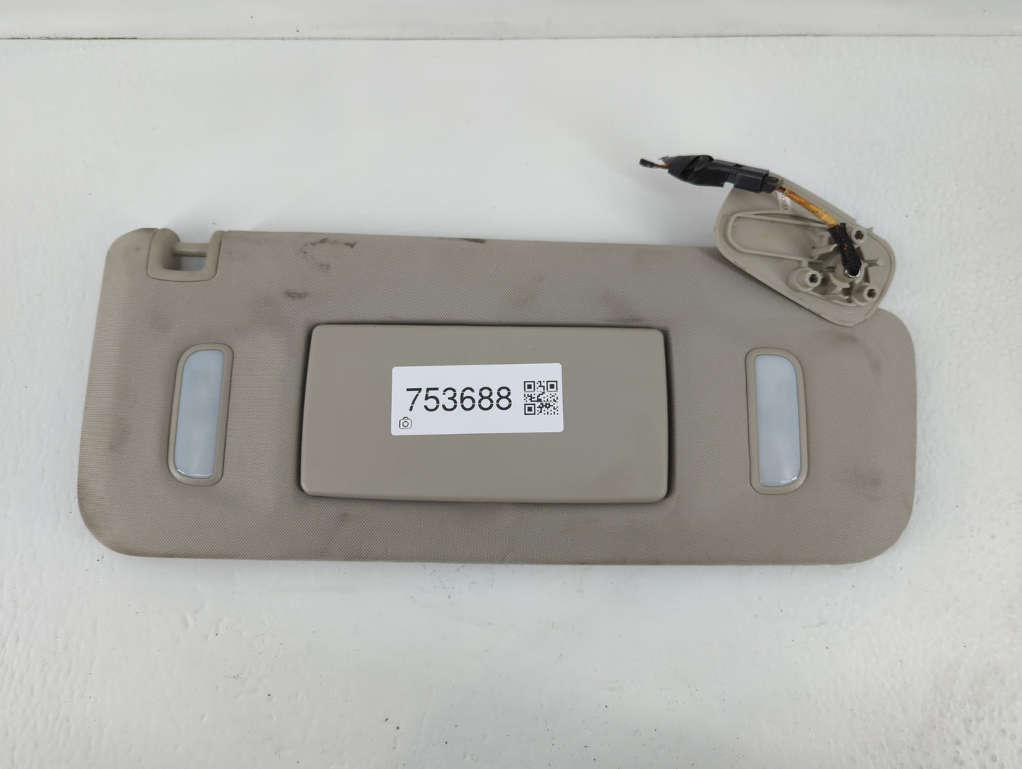 2007-2013 Chevrolet Silverado 1500 Sun Visor Shade Replacement Passenger Right Mirror Fits OEM Used Auto Parts - Oemusedautoparts1.com