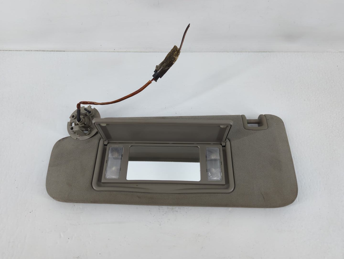 2014-2018 Cadillac Ats Sun Visor Shade Replacement Driver Left Mirror Fits Fits 2014 2015 2016 2017 2018 2019 OEM Used Auto Parts - Oemusedautoparts1.com