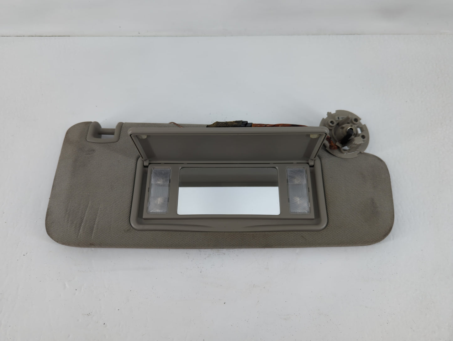 2014-2018 Cadillac Ats Sun Visor Shade Replacement Passenger Right Mirror Fits Fits 2014 2015 2016 2017 2018 2019 OEM Used Auto Parts - Oemusedautoparts1.com