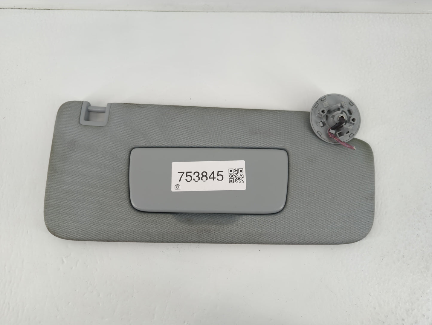 2019-2022 Chevrolet Blazer Sun Visor Shade Replacement Passenger Right Mirror Fits Fits 2019 2020 2021 2022 OEM Used Auto Parts - Oemusedautoparts1.com