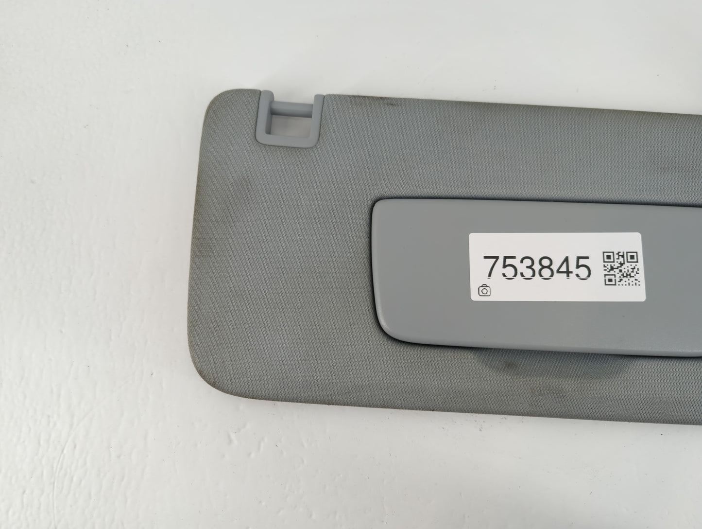 2019-2022 Chevrolet Blazer Sun Visor Shade Replacement Passenger Right Mirror Fits Fits 2019 2020 2021 2022 OEM Used Auto Parts - Oemusedautoparts1.com