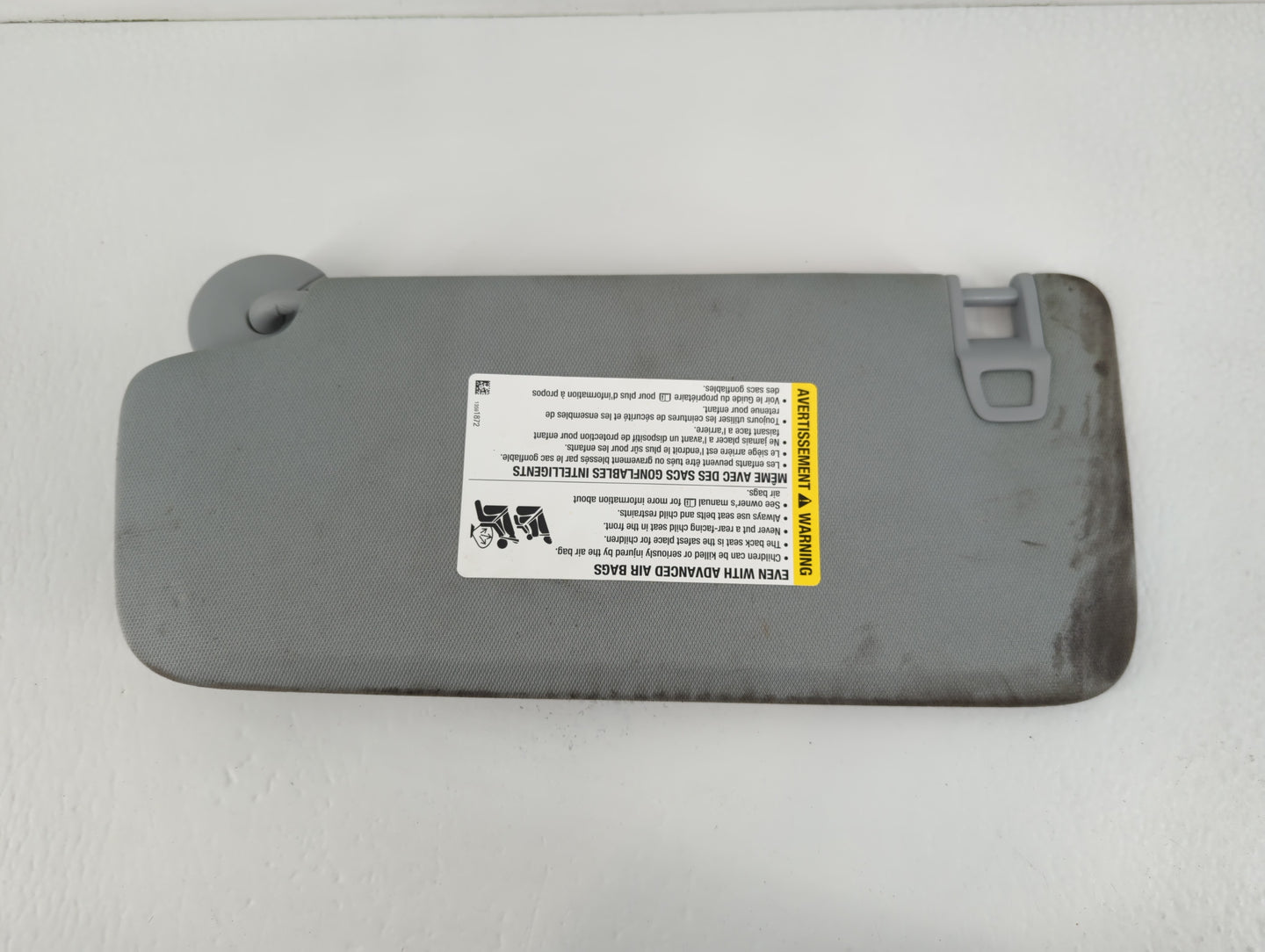 2019-2022 Chevrolet Blazer Sun Visor Shade Replacement Passenger Right Mirror Fits Fits 2019 2020 2021 2022 OEM Used Auto Parts - Oemusedautoparts1.com