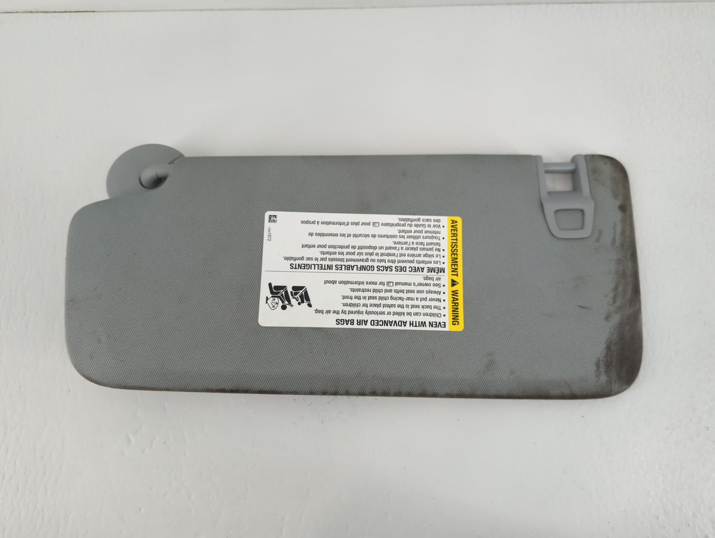 2019-2022 Chevrolet Blazer Sun Visor Shade Replacement Passenger Right Mirror Fits Fits 2019 2020 2021 2022 OEM Used Auto Parts - Oemusedautoparts1.com