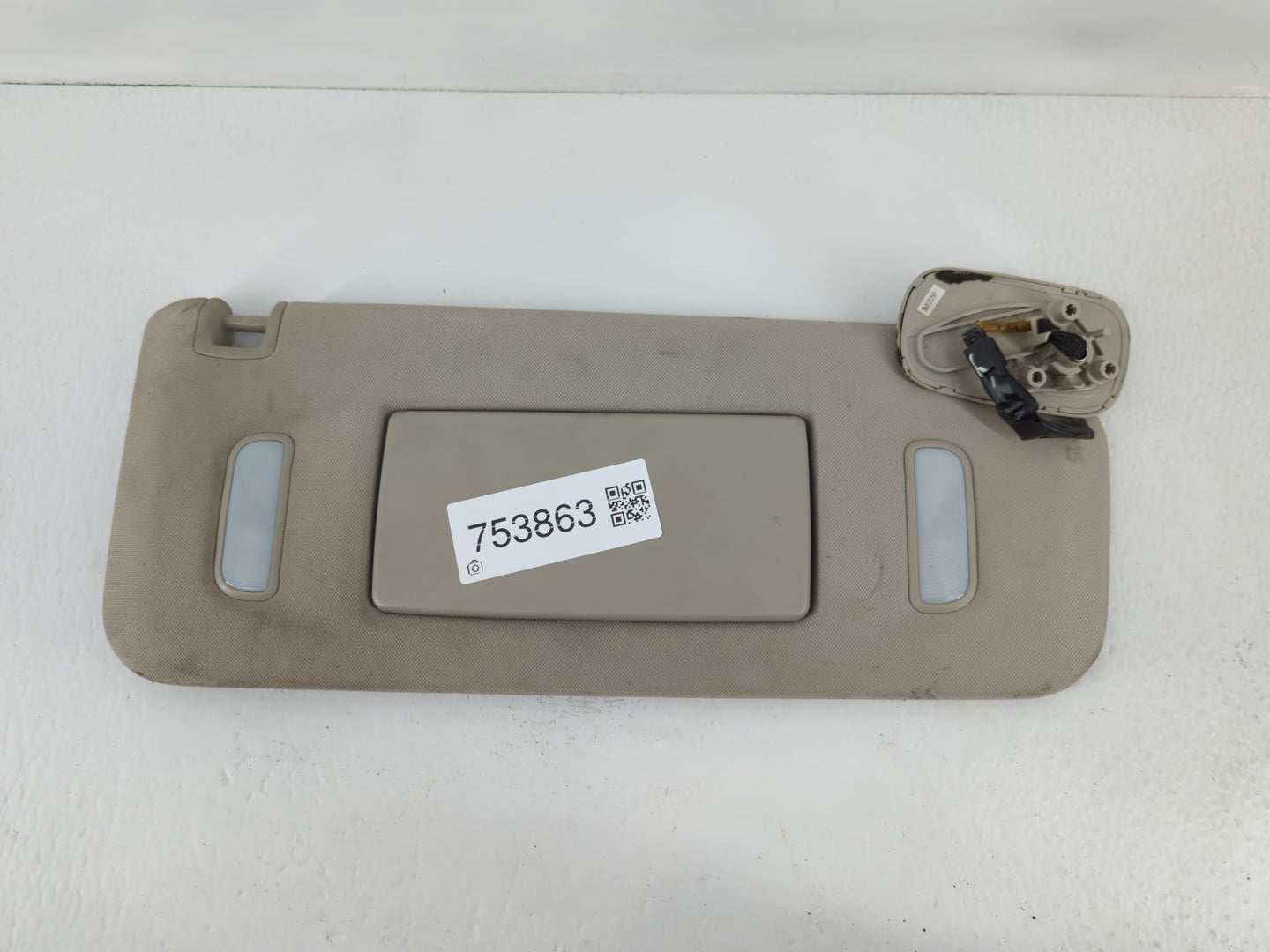 2007-2013 Chevrolet Silverado 1500 Sun Visor Shade Replacement Passenger Right Mirror Fits OEM Used Auto Parts - Oemusedautoparts1.com