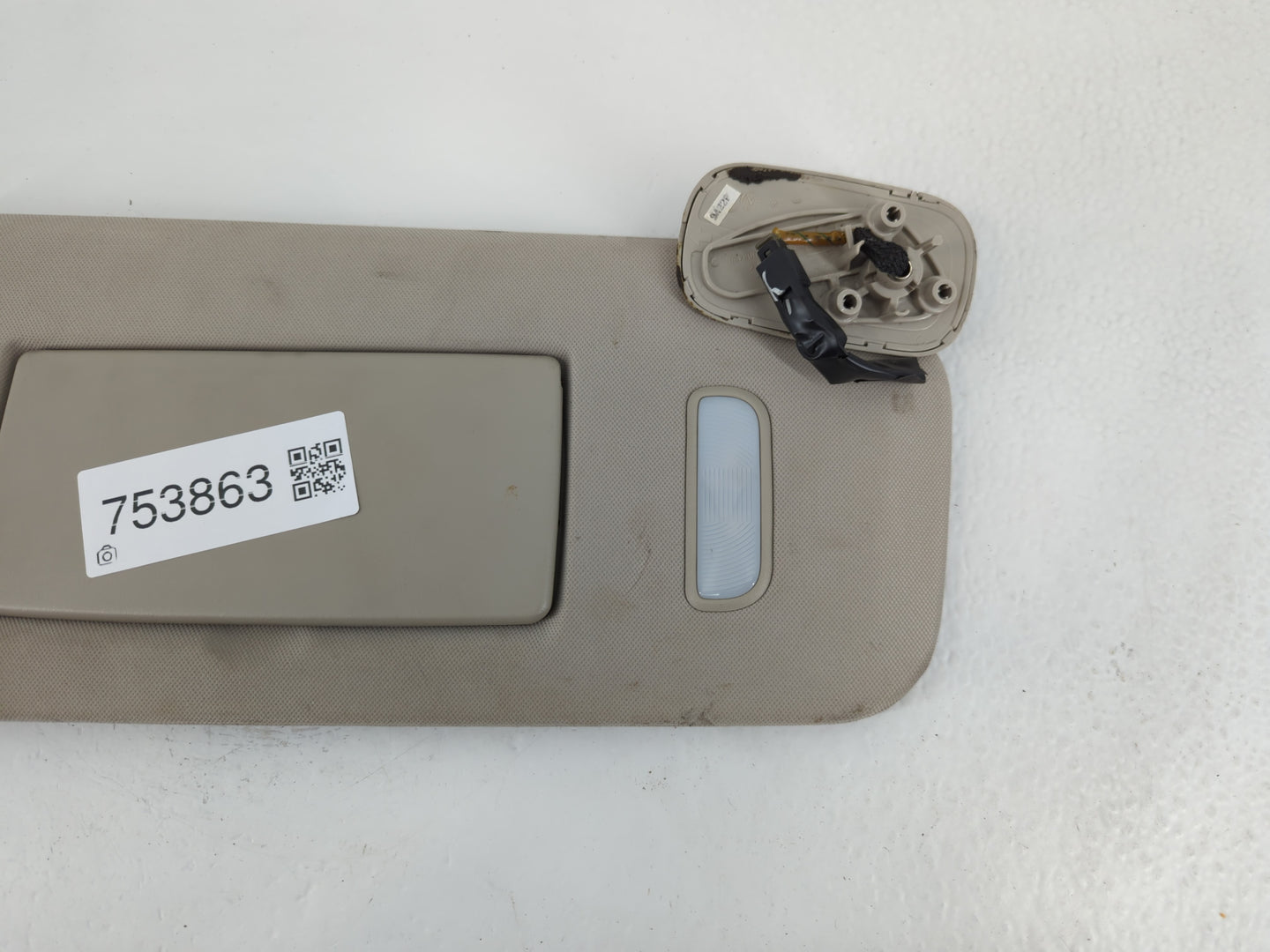 2007-2013 Chevrolet Silverado 1500 Sun Visor Shade Replacement Passenger Right Mirror Fits OEM Used Auto Parts - Oemusedautoparts1.com