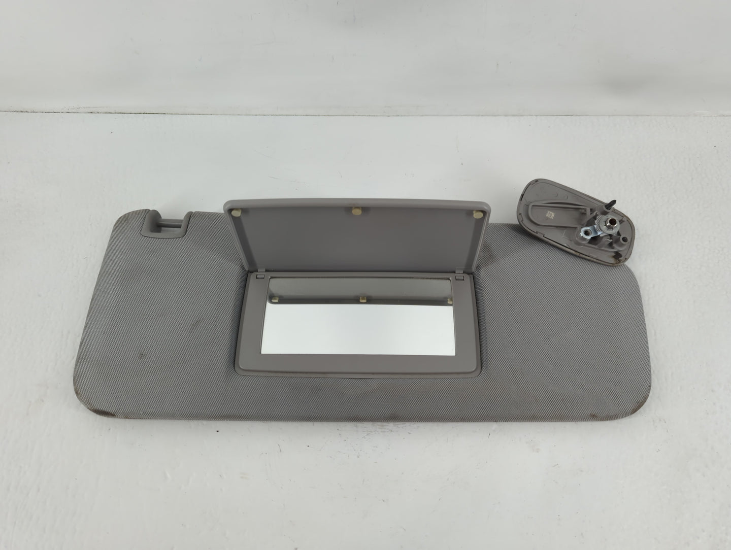 2014-2019 Gmc Sierra 1500 Sun Visor Shade Replacement Passenger Right Mirror Fits Fits 2014 2015 2016 2017 2018 2019 OEM Used Auto Parts - Oemusedautoparts1.com