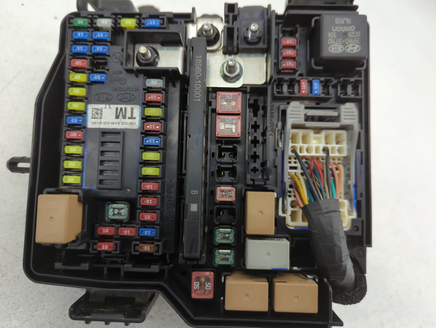 2019-2020 Hyundai Santa Fe Fusebox Fuse Box Panel Relay Module P/N:9120062400TA Fits Fits 2019 2020 OEM Used Auto Parts - Oemusedautoparts1.com