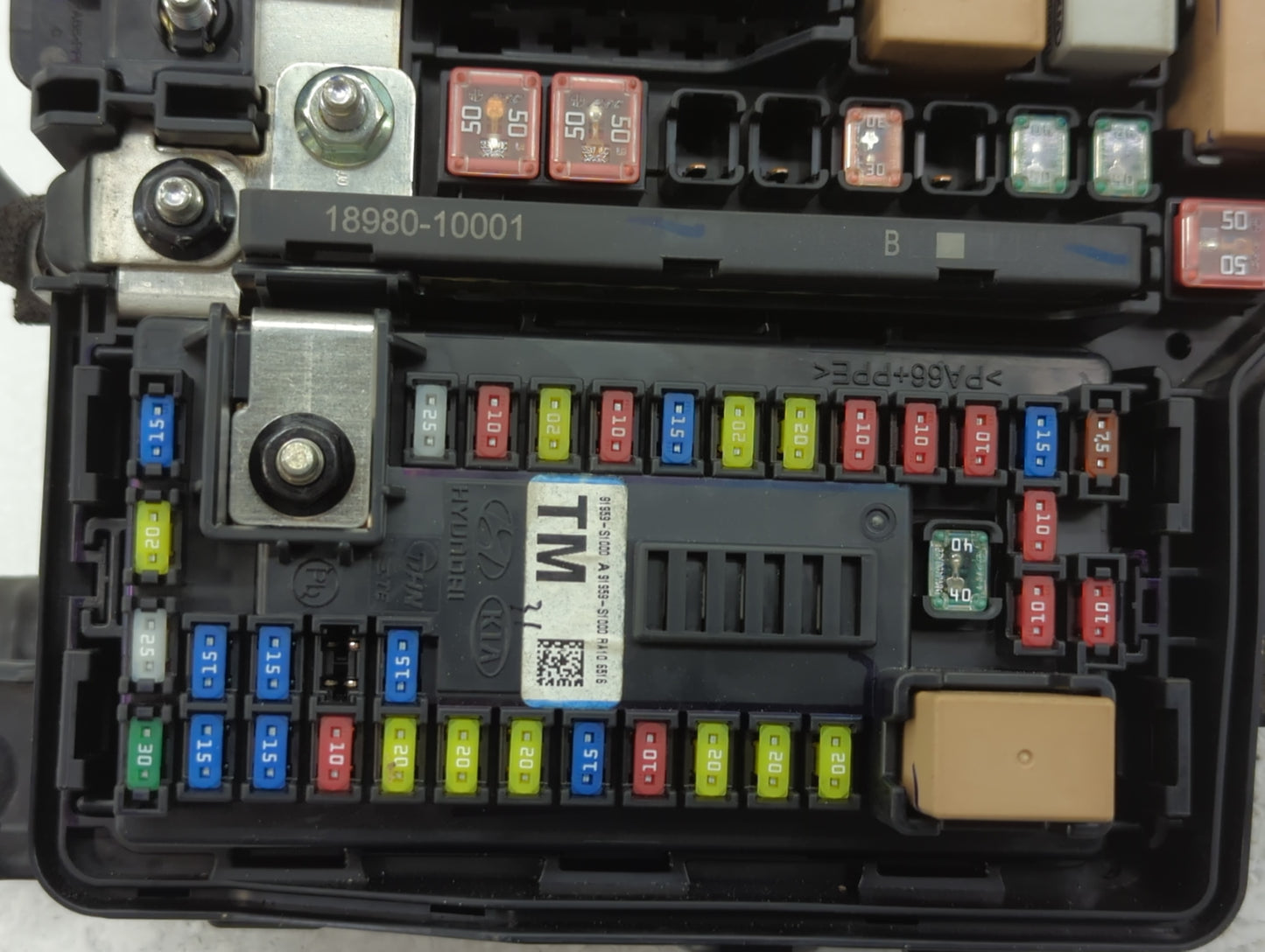 2019-2020 Hyundai Santa Fe Fusebox Fuse Box Panel Relay Module P/N:9120062400TA Fits Fits 2019 2020 OEM Used Auto Parts - Oemusedautoparts1.com