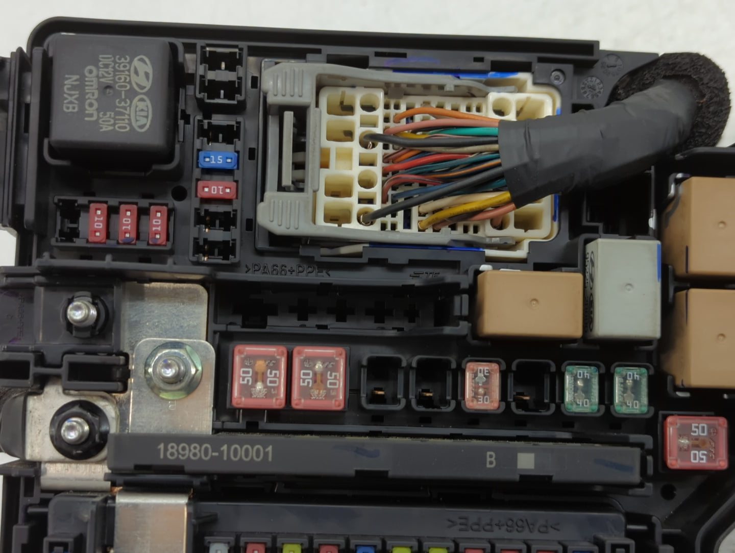2019-2020 Hyundai Santa Fe Fusebox Fuse Box Panel Relay Module P/N:9120062400TA Fits Fits 2019 2020 OEM Used Auto Parts - Oemusedautoparts1.com