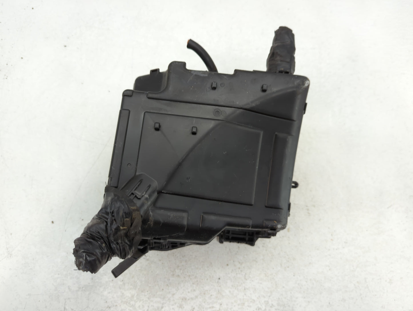 2019-2020 Hyundai Santa Fe Fusebox Fuse Box Panel Relay Module P/N:9120062400TA Fits Fits 2019 2020 OEM Used Auto Parts - Oemusedautoparts1.com