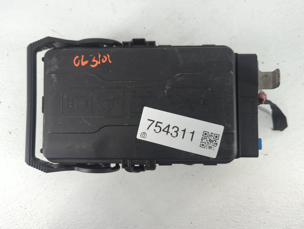 2018-2019 Buick Lacrosse Fusebox Fuse Box Panel Relay Module P/N:26240168-02 Fits Fits 2018 2019 OEM Used Auto Parts