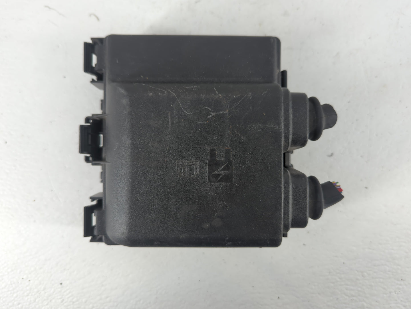 2020-2022 Ford Escape Fusebox Fuse Box Panel Relay Module P/N:MX6T-14D068-NAA Fits Fits 2020 2021 2022 OEM Used Auto Parts - Oemusedautoparts1.com
