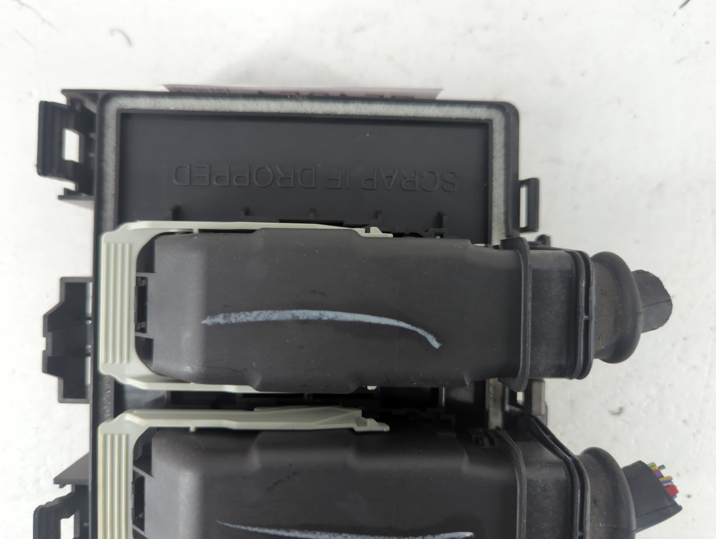 2020-2022 Ford Escape Fusebox Fuse Box Panel Relay Module P/N:MX6T-14D068-NAA Fits Fits 2020 2021 2022 OEM Used Auto Parts - Oemusedautoparts1.com