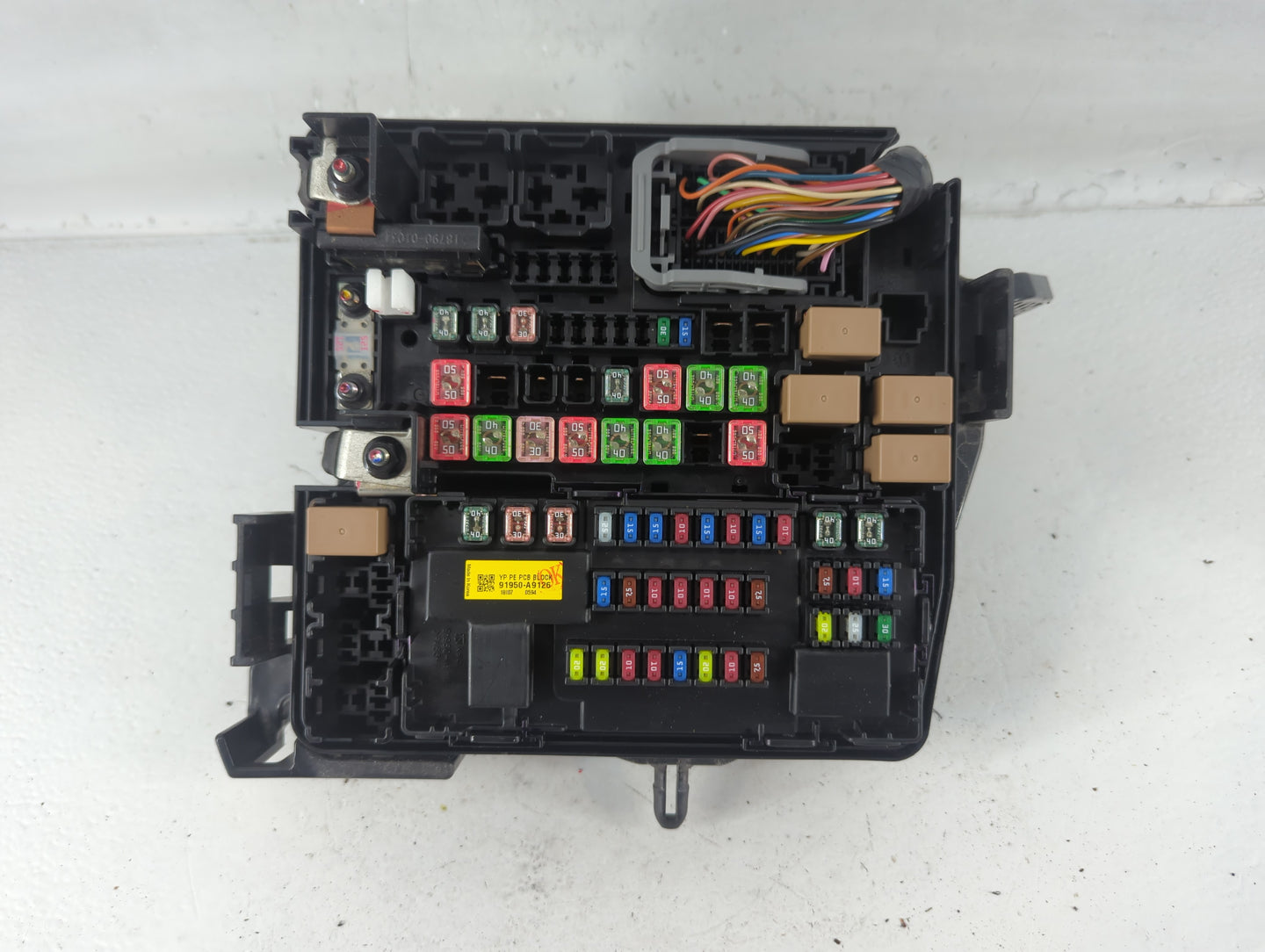 2019-2020 Kia Sedona Fusebox Fuse Box Panel Relay Module P/N:91271-A9550 Fits Fits 2019 2020 OEM Used Auto Parts - Oemusedautoparts1.com