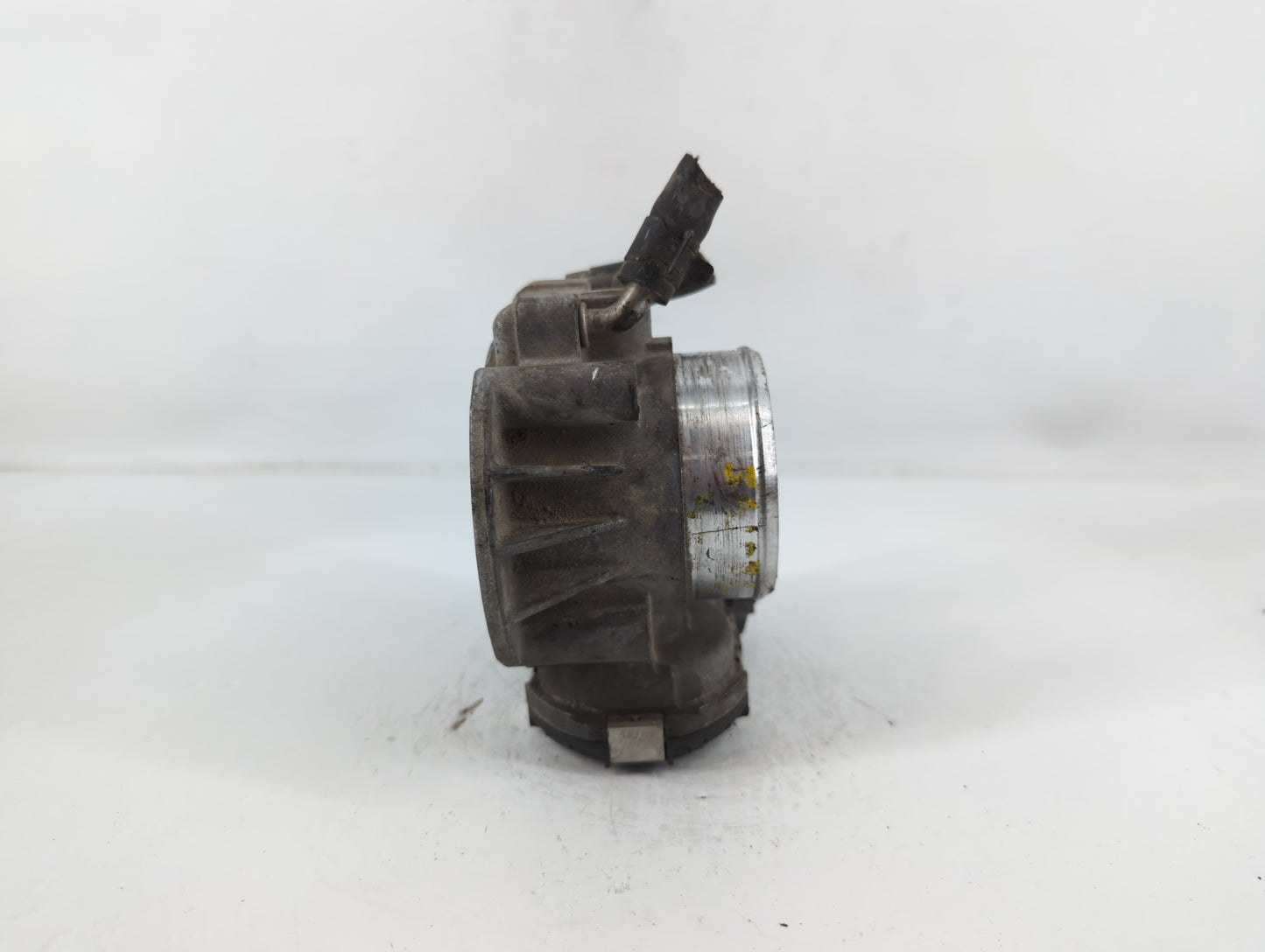 2011-2013 Kia Sorento Throttle Body P/N:35100-25400 Fits Fits 2006 2007 2008 2009 2010 2011 2012 2013 OEM Used Auto Parts - Oemusedautoparts1.com