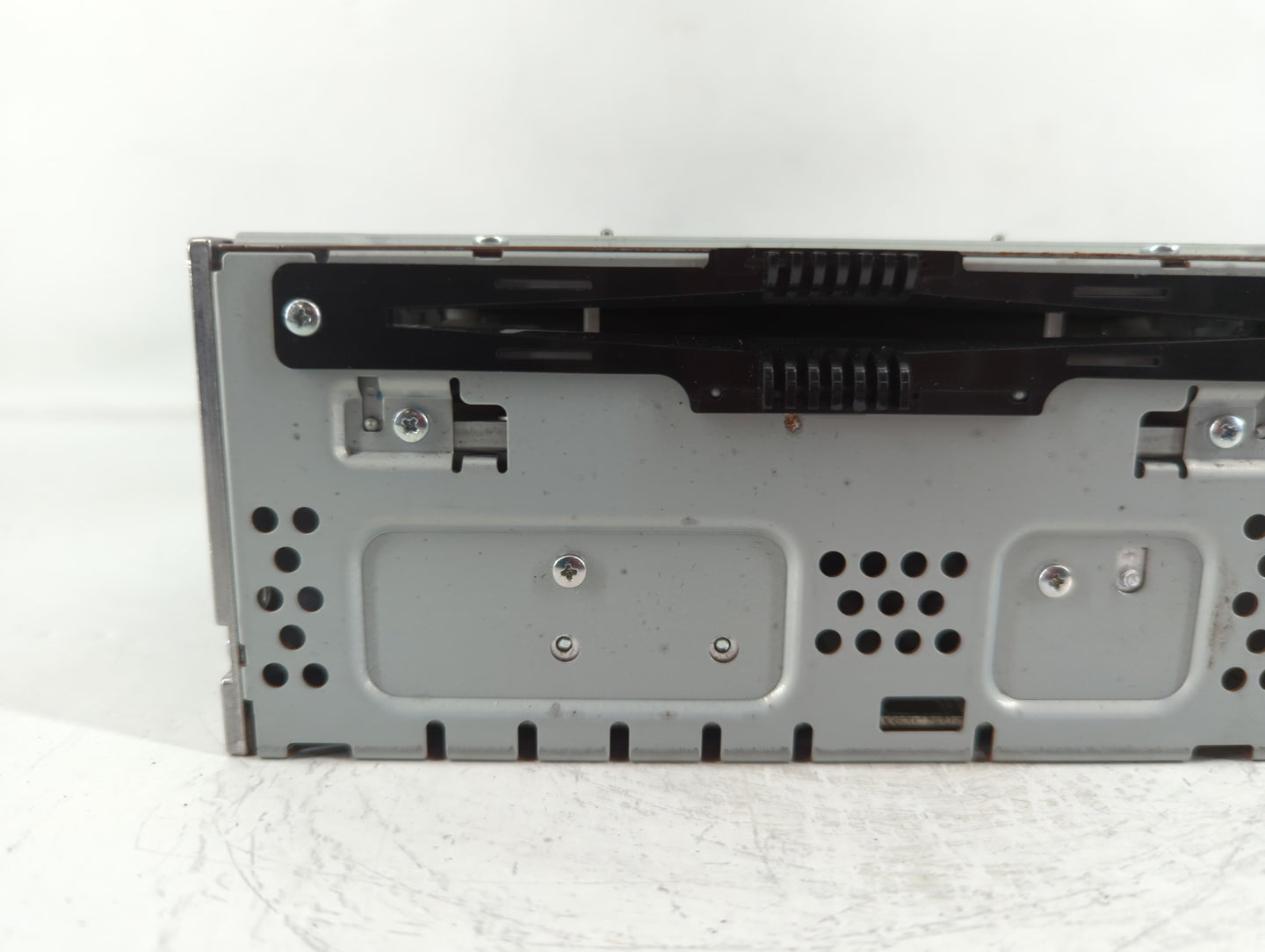 2014-2015 Lincoln Mkt Radio AM FM Cd Player Receiver Replacement P/N:CQ-FJ32E9UMD Fits Fits 2014 2015 OEM Used Auto Parts - Oemusedautoparts1.com