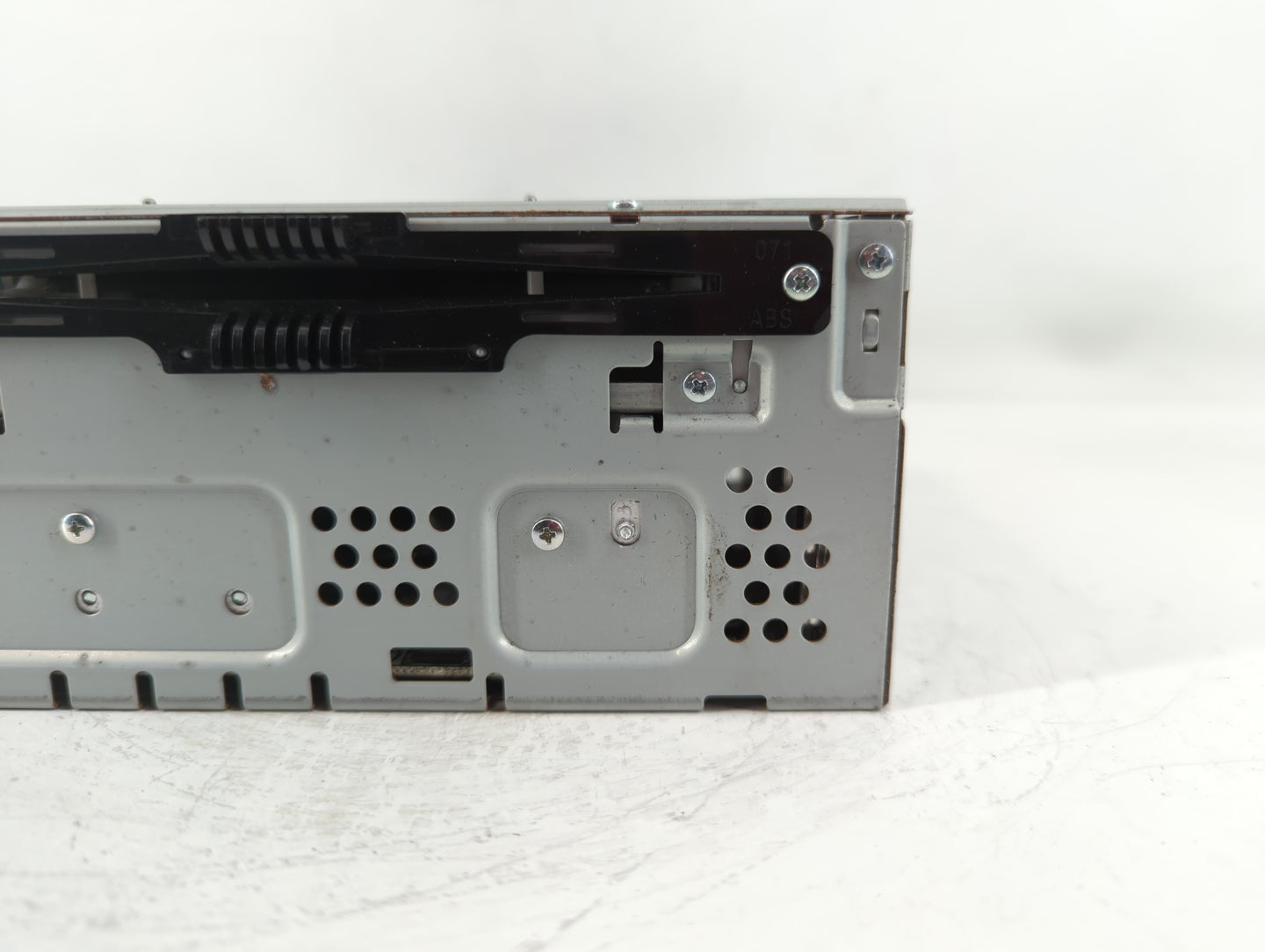 2014-2015 Lincoln Mkt Radio AM FM Cd Player Receiver Replacement P/N:CQ-FJ32E9UMD Fits Fits 2014 2015 OEM Used Auto Parts - Oemusedautoparts1.com