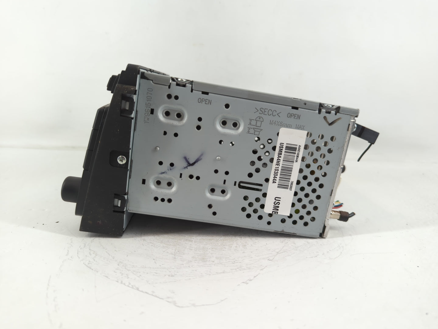 2014-2015 Hyundai Sonata Radio AM FM Cd Player Receiver Replacement P/N:96180-3Q8004X Fits Fits 2014 2015 OEM Used Auto Parts - Oemusedautoparts1.com