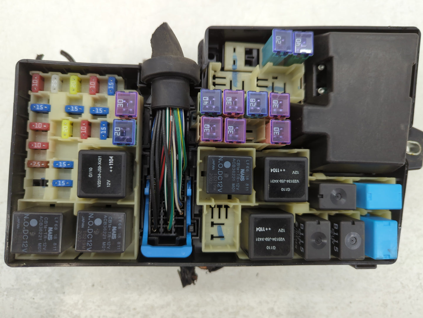 2010-2012 Mazda Cx-7 Fusebox Fuse Box Panel Relay Module P/N:PA6-GF10-GB20 EG21-66767 Fits Fits 2010 2011 2012 OEM Used Auto Parts - Oemusedautoparts1.com