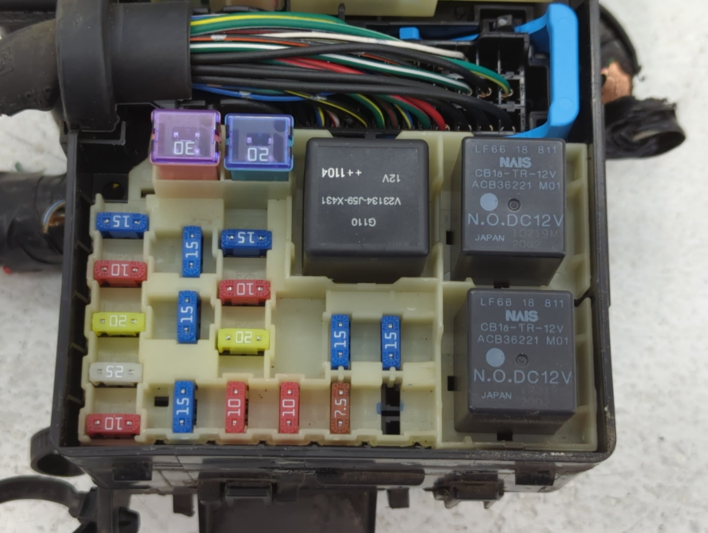 2010-2012 Mazda Cx-7 Fusebox Fuse Box Panel Relay Module P/N:PA6-GF10-GB20 EG21-66767 Fits Fits 2010 2011 2012 OEM Used Auto Parts - Oemusedautoparts1.com