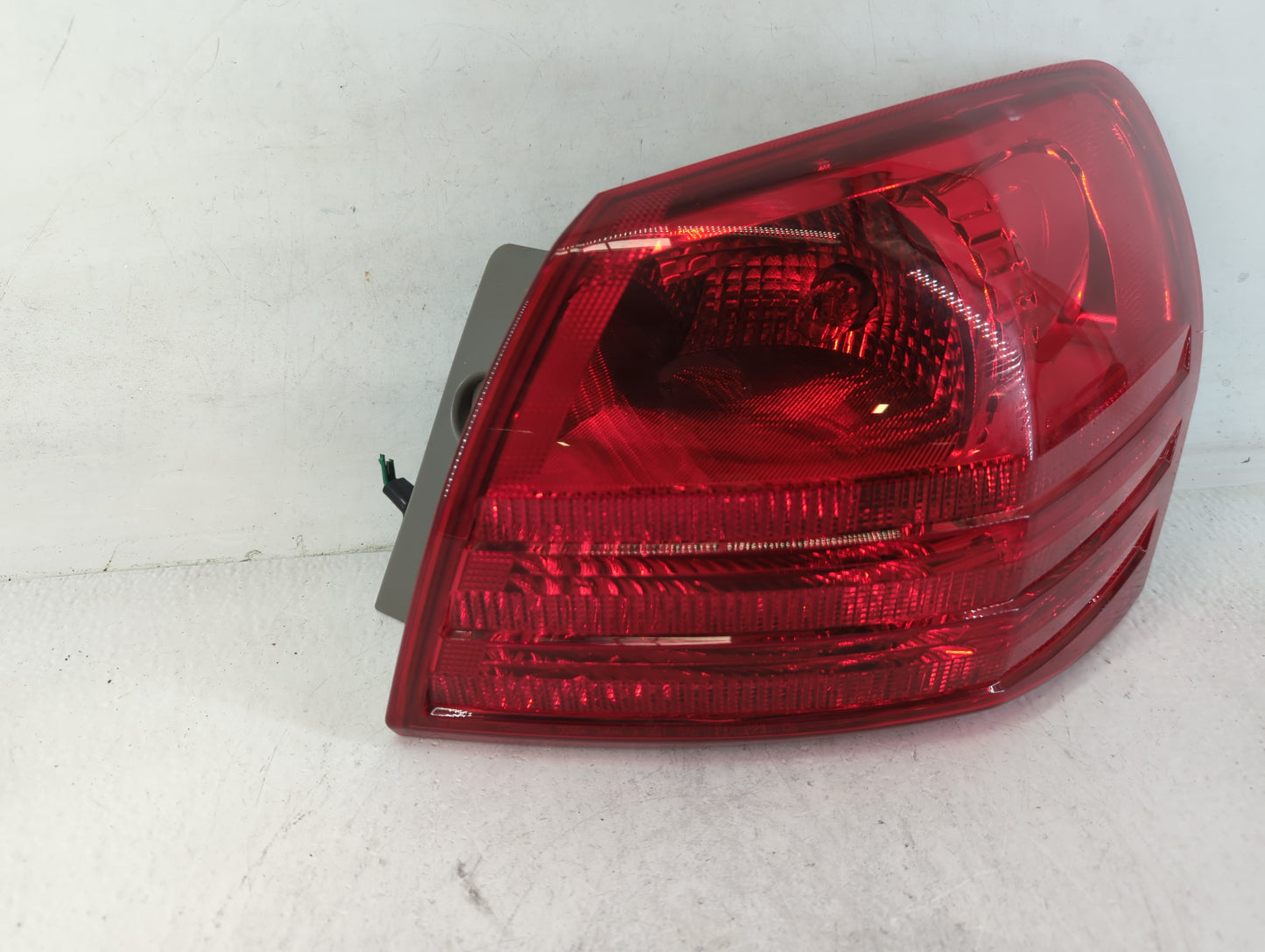 2008-2015 Nissan Rogue Tail Light Assembly Passenger Right OEM Fits Fits 2008 2009 2010 2011 2012 2013 2014 2015 OEM Used Auto Parts - Oemusedautoparts1.com