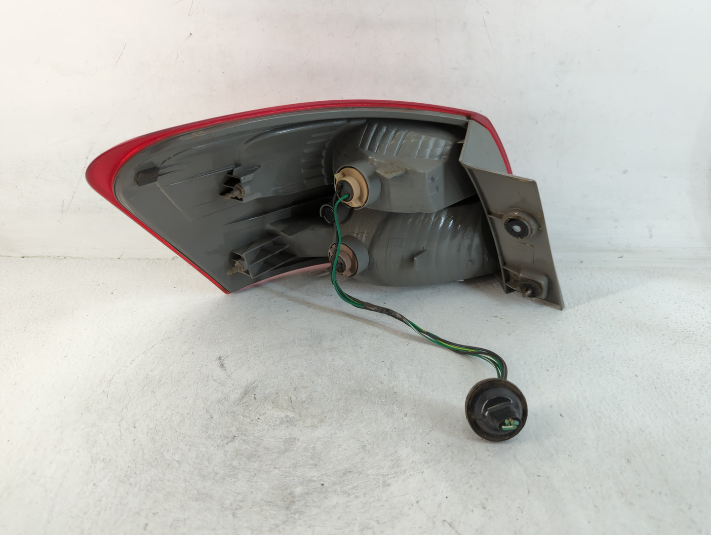 2008-2015 Nissan Rogue Tail Light Assembly Passenger Right OEM Fits Fits 2008 2009 2010 2011 2012 2013 2014 2015 OEM Used Auto Parts - Oemusedautoparts1.com