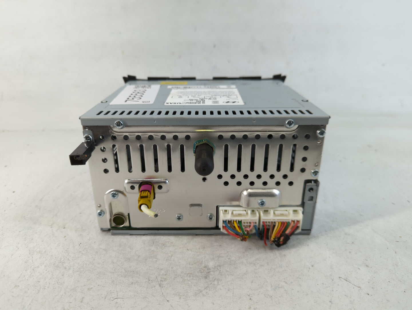 2014-2015 Hyundai Genesis Radio AM FM Cd Player Receiver Replacement P/N:96180-2M118YHG Fits Fits 2014 2015 OEM Used Auto Parts - Oemusedautoparts1.com