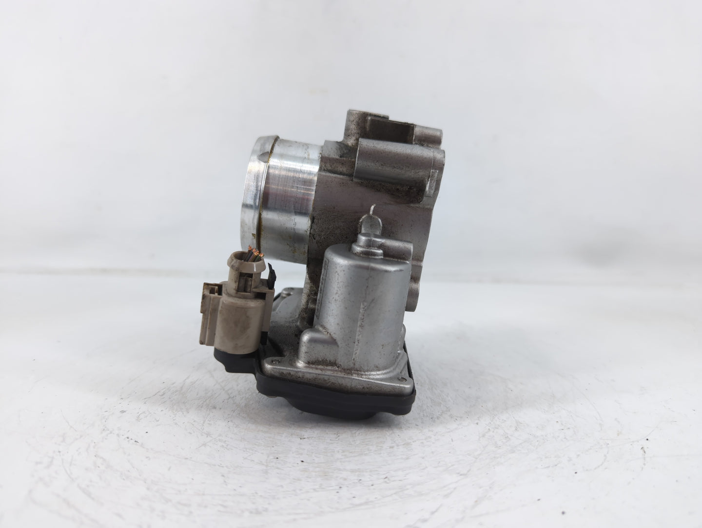 2014-2020 Ford Fusion Throttle Body P/N:B15 345 4432 Fits Fits 2014 2015 2016 2017 2018 2019 2020 OEM Used Auto Parts - Oemusedautoparts1.com