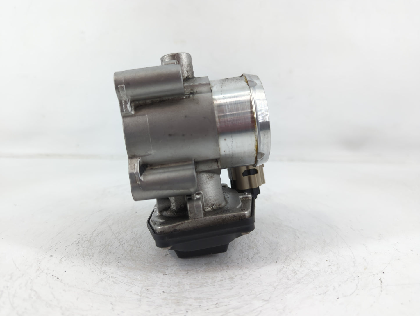 2014-2020 Ford Fusion Throttle Body P/N:B15 345 4432 Fits Fits 2014 2015 2016 2017 2018 2019 2020 OEM Used Auto Parts - Oemusedautoparts1.com