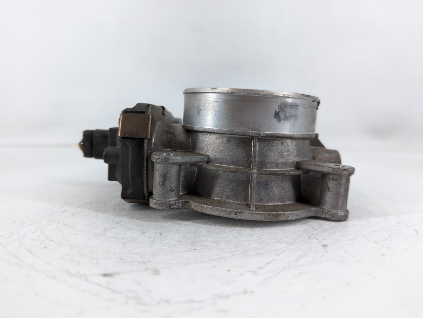 2015-2022 Chevrolet Tahoe Throttle Body P/N:12678224 Fits Fits 2014 2015 2016 2017 2018 2019 2020 2021 2022 OEM Used Auto Parts - Oemusedautoparts1.com