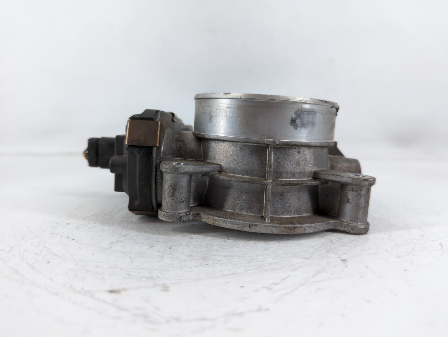 2015-2022 Chevrolet Tahoe Throttle Body P/N:12678224 Fits Fits 2014 2015 2016 2017 2018 2019 2020 2021 2022 OEM Used Auto Parts - Oemusedautoparts1.com