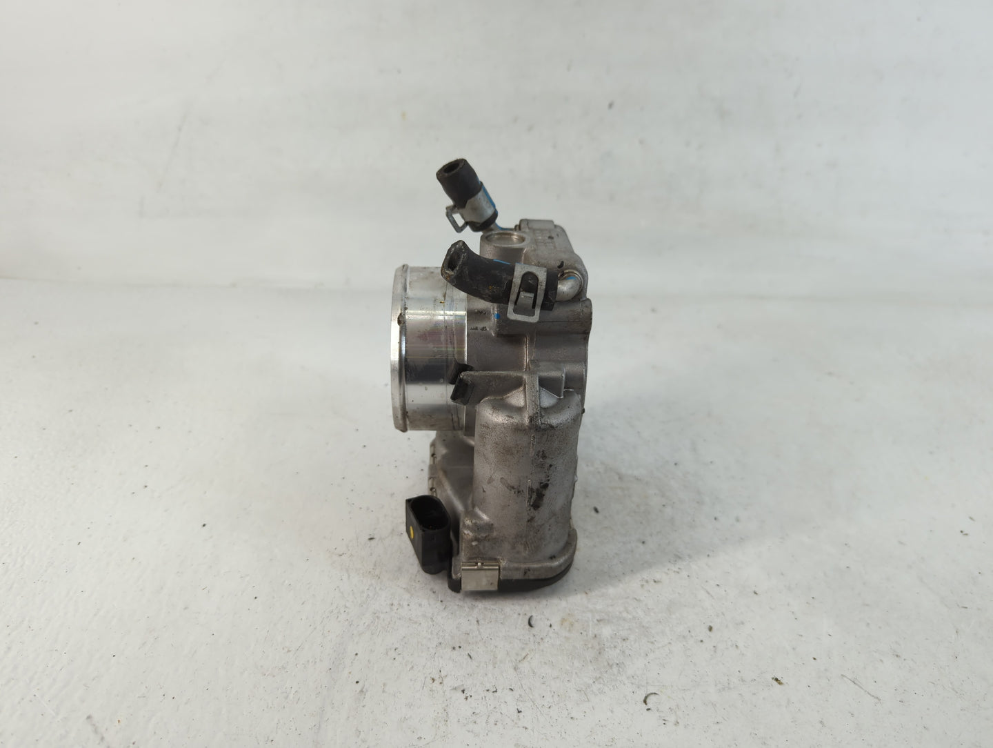 2016-2020 Kia Sorento Throttle Body P/N:35100-2G600 Fits Fits 2015 2016 2017 2018 2019 2020 2021 OEM Used Auto Parts - Oemusedautoparts1.com