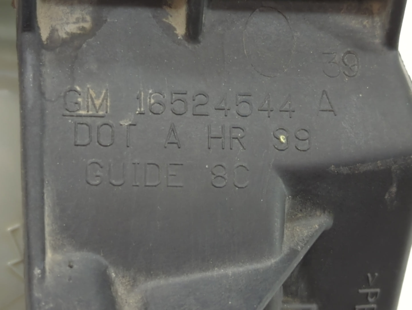 2001-2006 Gmc Yukon Passenger Right Oem Head Light Headlight Lamp - Oemusedautoparts1.com