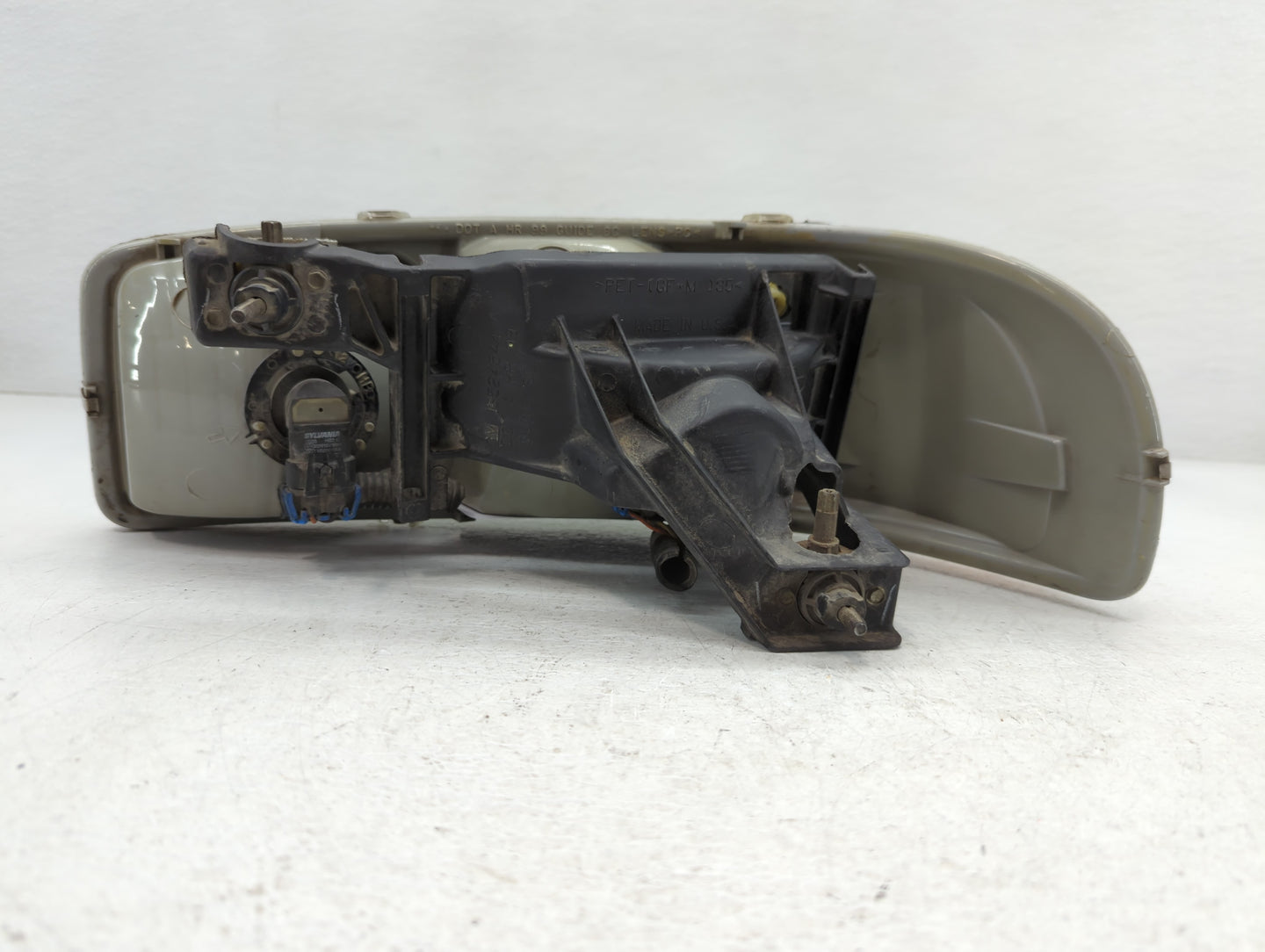 2001-2006 Gmc Yukon Passenger Right Oem Head Light Headlight Lamp - Oemusedautoparts1.com