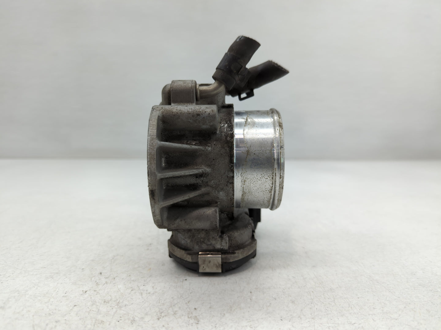 2011-2015 Kia Optima Throttle Body P/N:35100-2G710 Fits Fits 2011 2012 2013 2014 2015 2016 OEM Used Auto Parts - Oemusedautoparts1.com