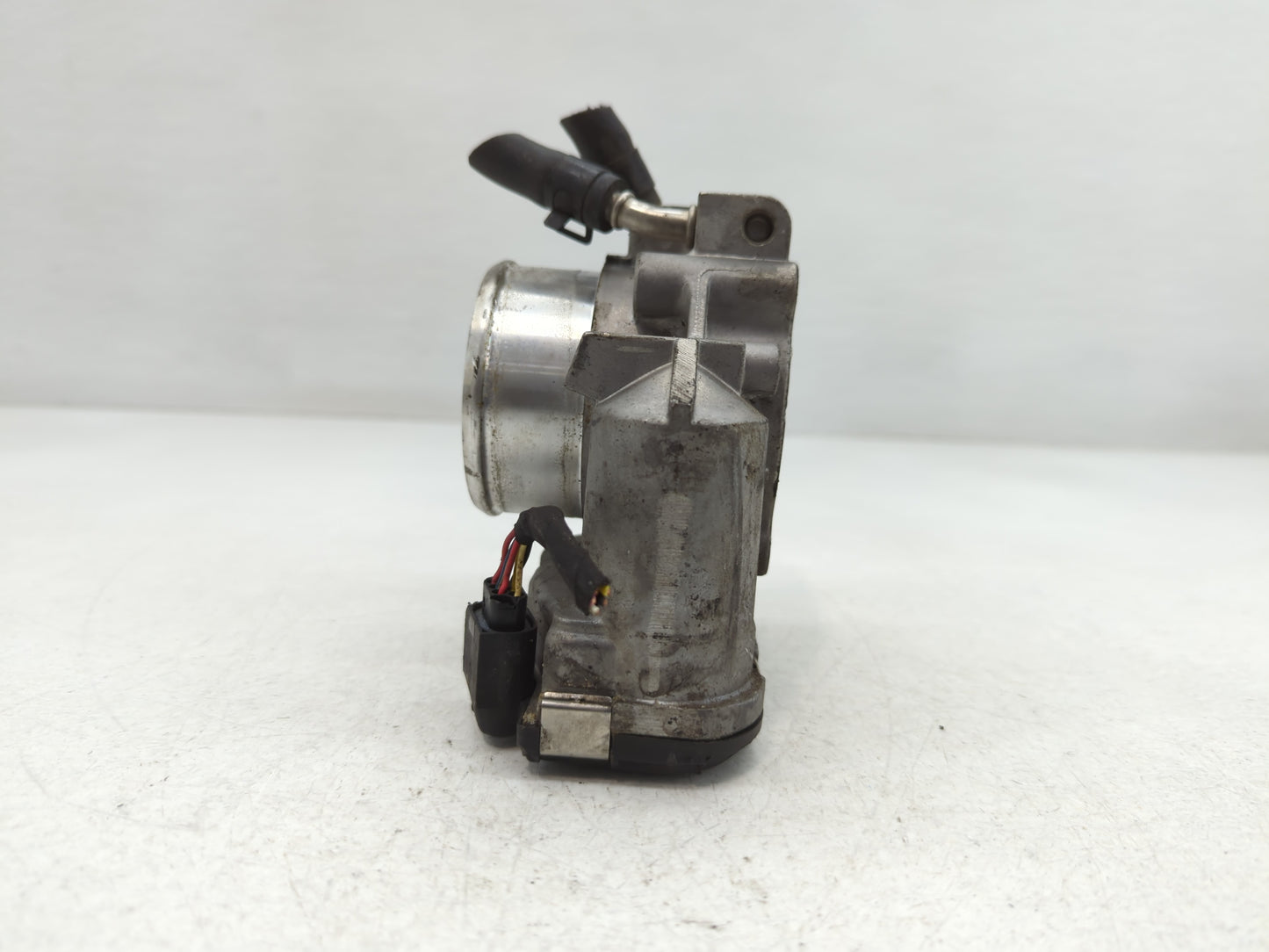 2011-2015 Kia Optima Throttle Body P/N:35100-2G710 Fits Fits 2011 2012 2013 2014 2015 2016 OEM Used Auto Parts - Oemusedautoparts1.com