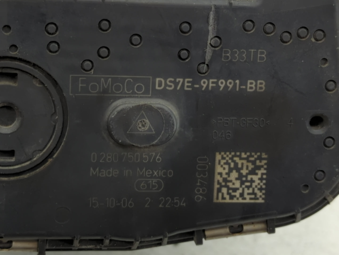 2014-2018 Ford Focus Throttle Body P/N:DS7E-9F991-BB Fits Fits 2014 2015 2016 2017 2018 2019 2020 2021 2022 OEM Used Auto Parts - Oemusedautoparts1.com