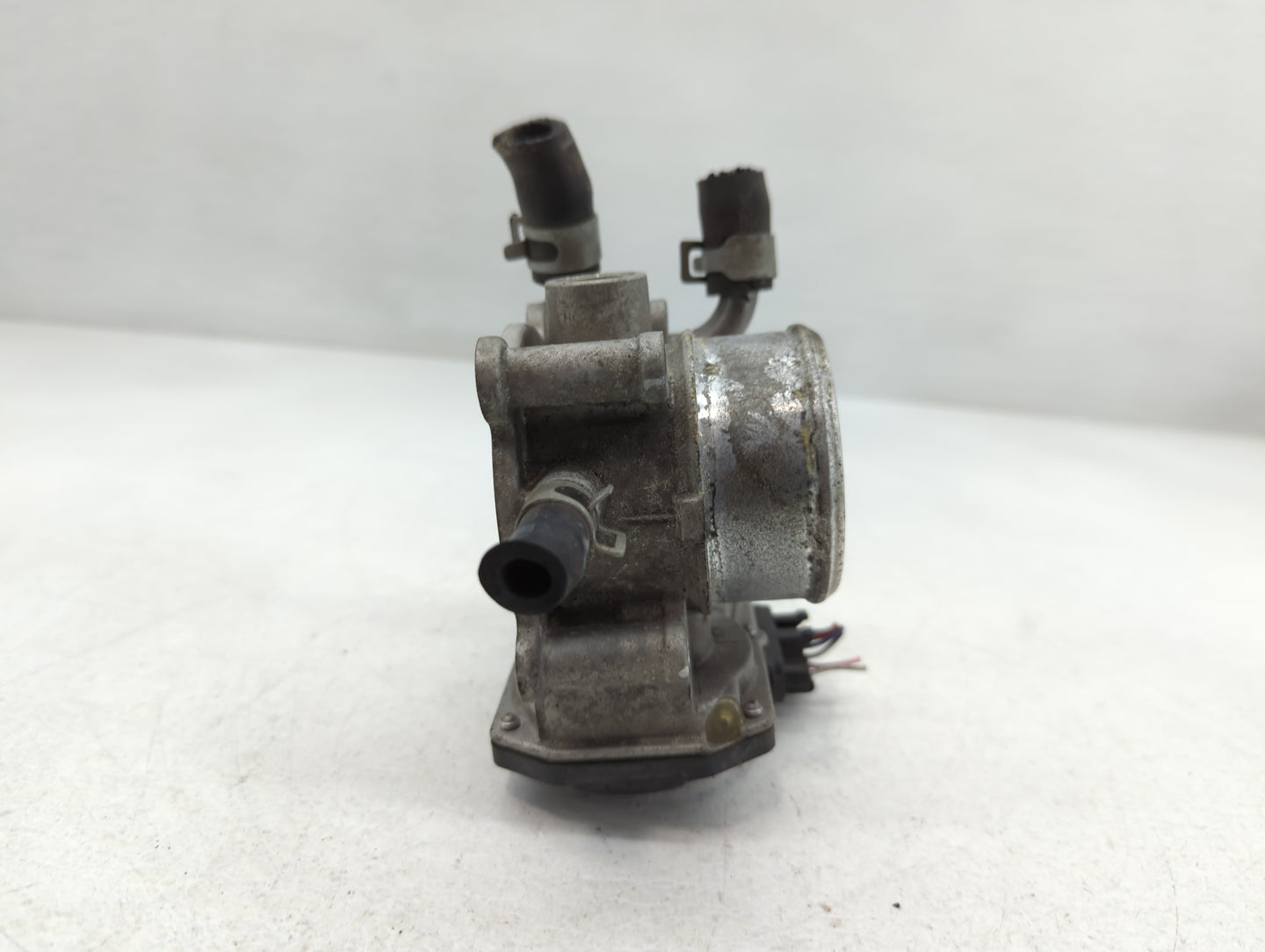 2016-2018 Hyundai Tucson Throttle Body P/N:35100-2B340 Fits Fits 2015 2016 2017 2018 2019 2020 2021 2022 OEM Used Auto Parts - Oemusedautoparts1.com