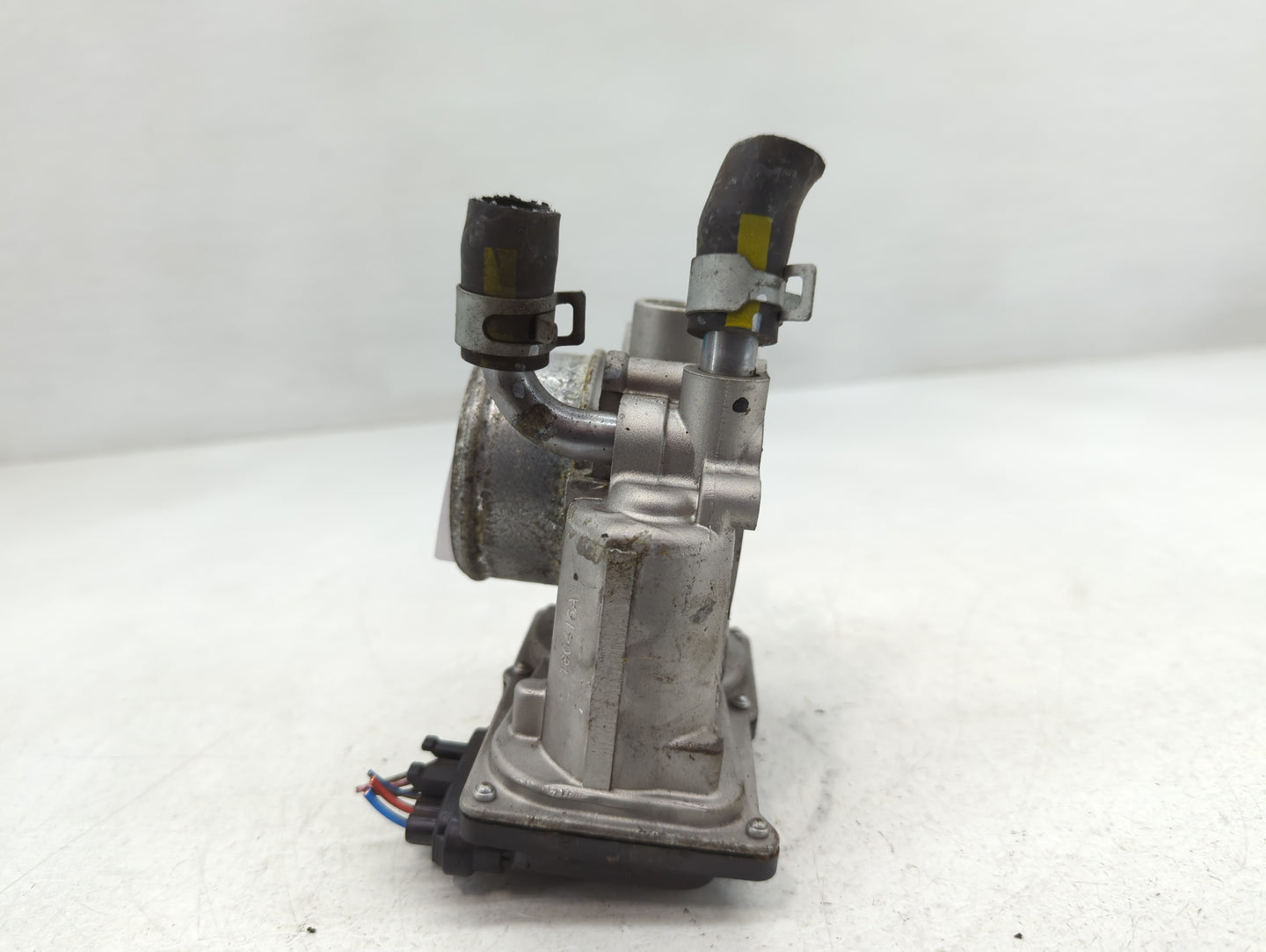 2016-2018 Hyundai Tucson Throttle Body P/N:35100-2B340 Fits Fits 2015 2016 2017 2018 2019 2020 2021 2022 OEM Used Auto Parts - Oemusedautoparts1.com