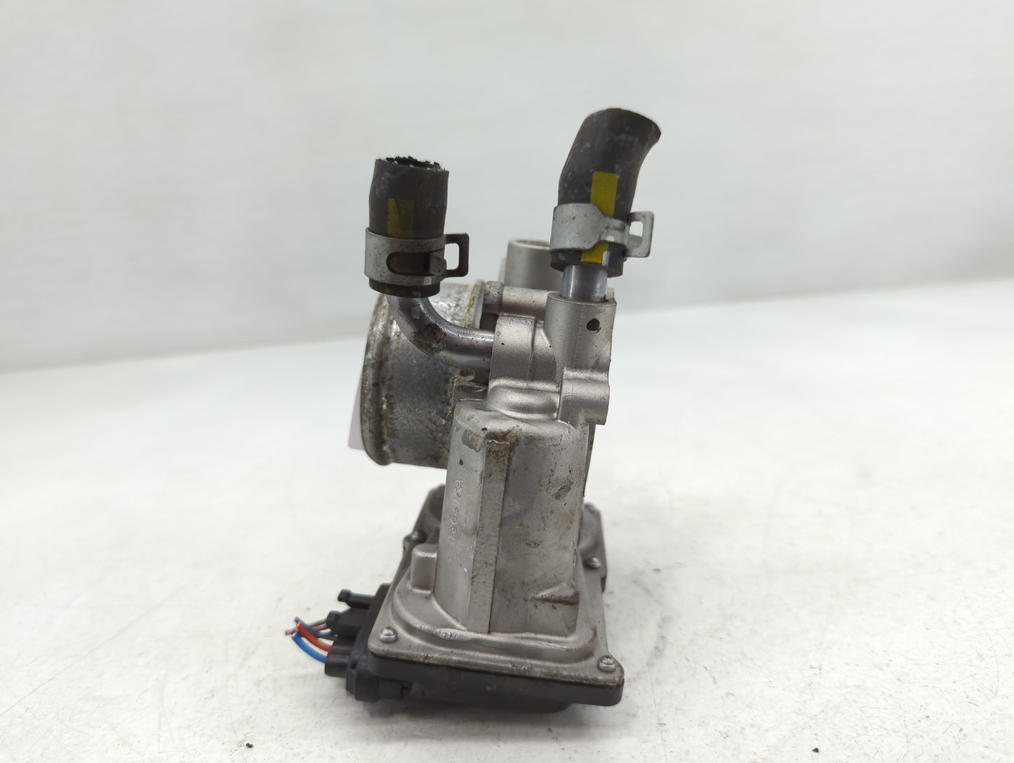 2016-2018 Hyundai Tucson Throttle Body P/N:35100-2B340 Fits Fits 2015 2016 2017 2018 2019 2020 2021 2022 OEM Used Auto Parts - Oemusedautoparts1.com